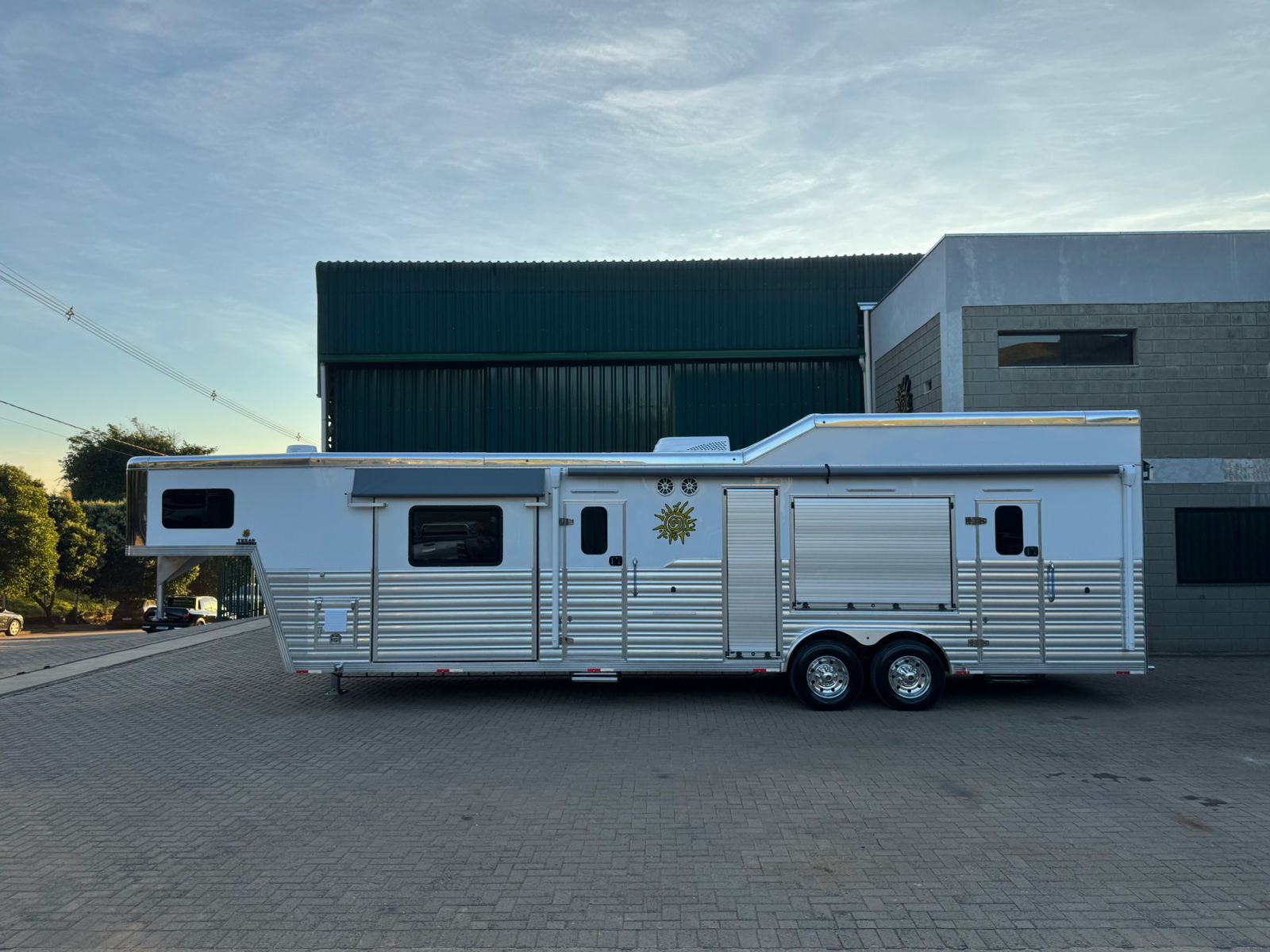 Trailer lateral